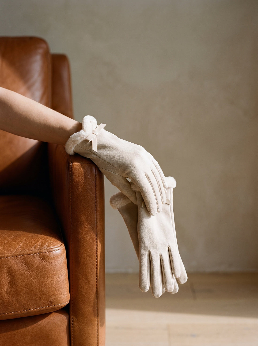 The Kira Glove