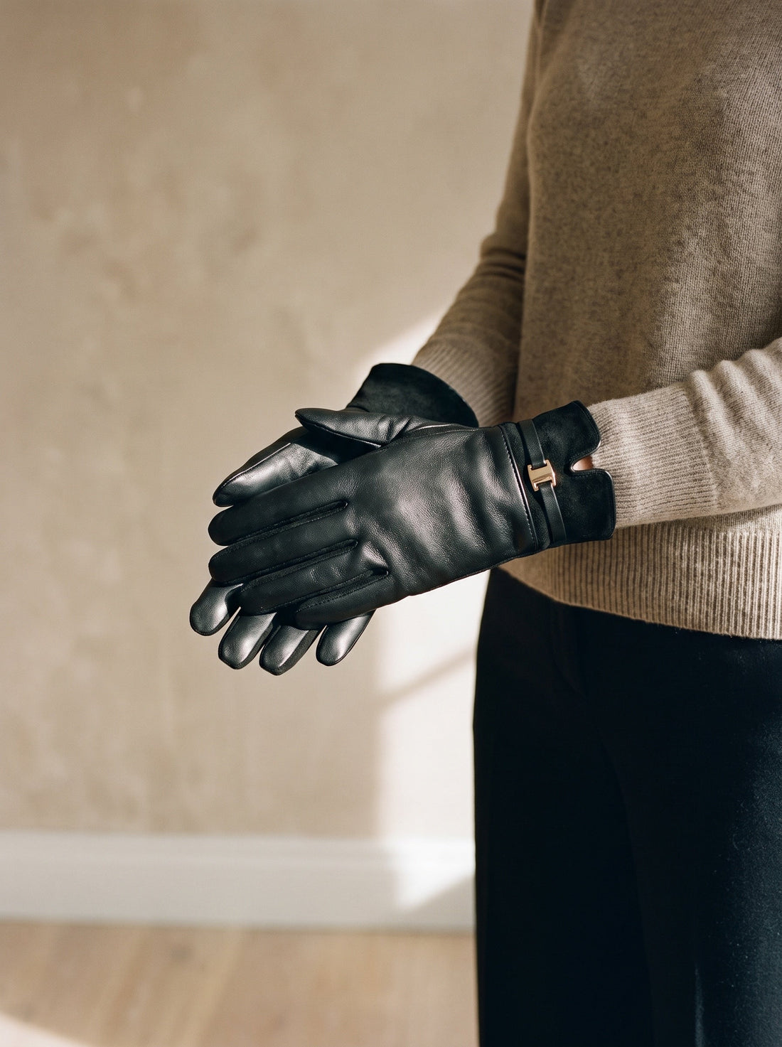 The Faye Glove